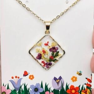 Gold Floral Pendant Necklace